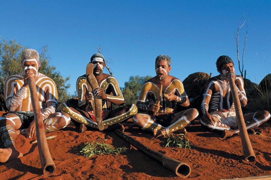 Народы южной австралии. Аборигены Австралии диджериду. Национальный парк Какаду Австралия аборигены. Бушмены Австралии. Коренные аборигены Австралии.